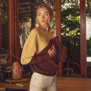 Lush‎ Color block Sweater